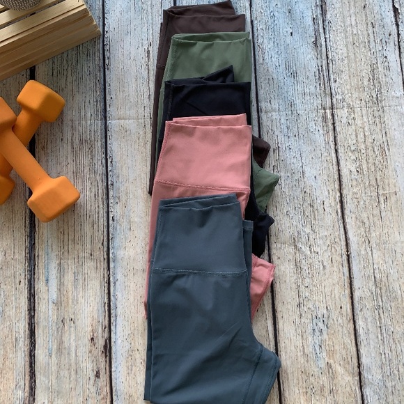 High Waist Capri Leggings - Zory del Mar - Picture 2 of 3